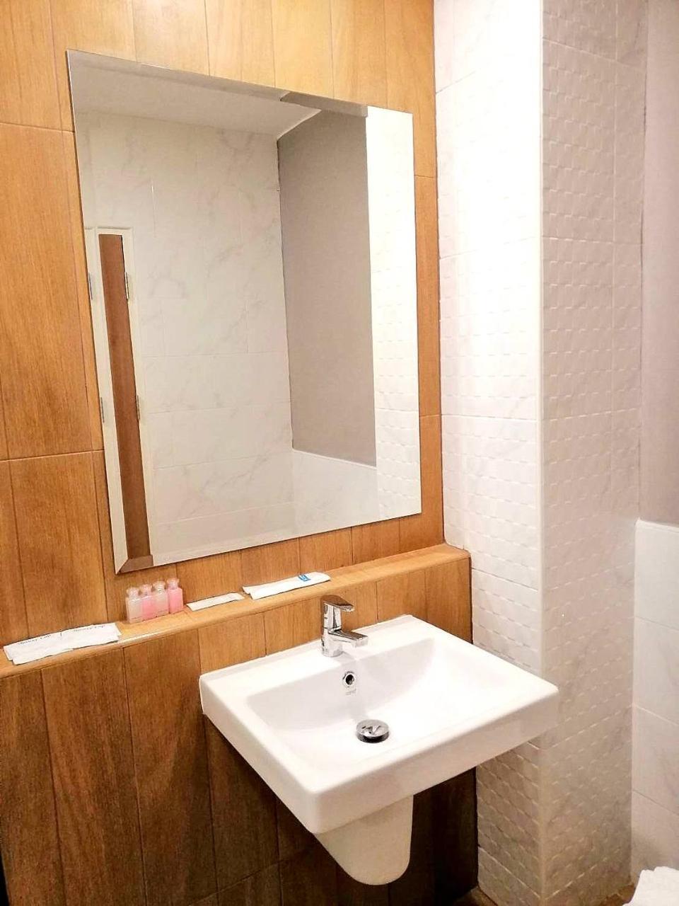 Siri Hotel Чиангмай Экстерьер фото